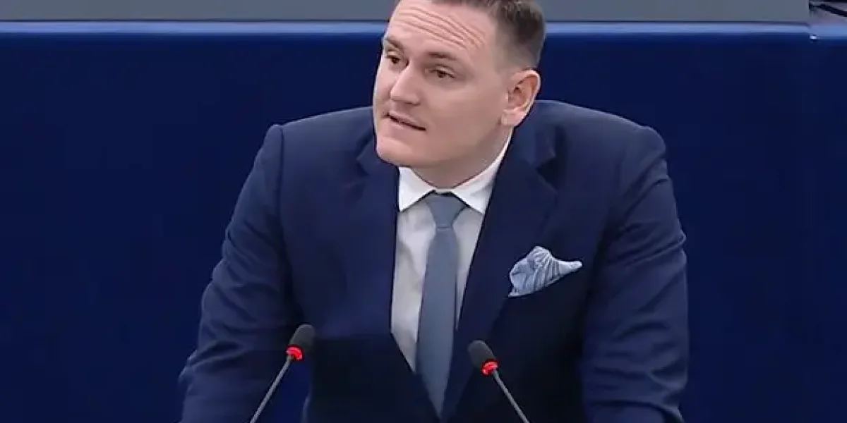 "Инфантильная феминистка в штанах". "Головомойку" фон дер Ляйен депутатом Европарламента увидел весь мир