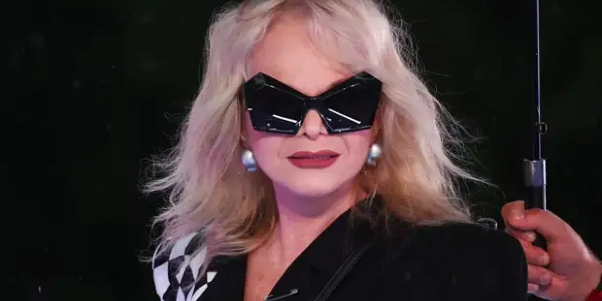 "Или живу здесь до 1 марта - или с тебя миллион". Долина поставила условие Лурье