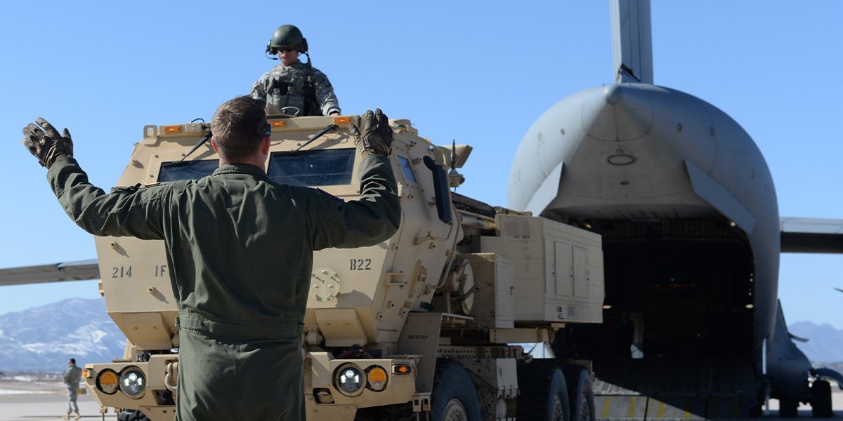 «Тупые и толстые»: глава Пентагона пожаловался на проблемы с набором в армию США
