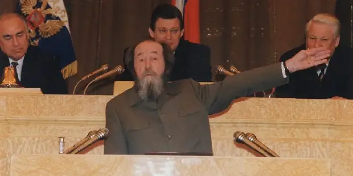 Работал против страны. И убеждал Ельцина отдать Курилы Работал против страны. И убеждал Ельцина отдать Курилы