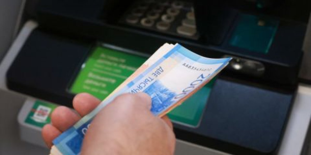 Почему забрать деньги со вкладов лучше сразу после Нового года, объяснил экономист