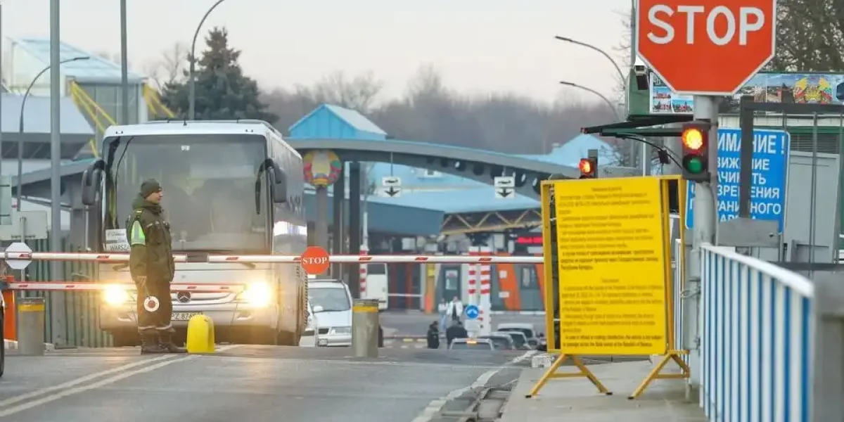 Поляки и немцы штурмуют российскую границу: названа неожиданная причина