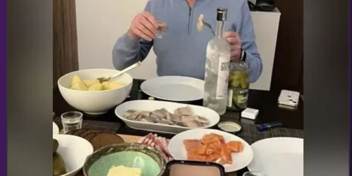 Пенсия Чубайса - 450 тыс, отправляем ежемесячно. Что мы ему еще платим, а Делягин объяснил - почему