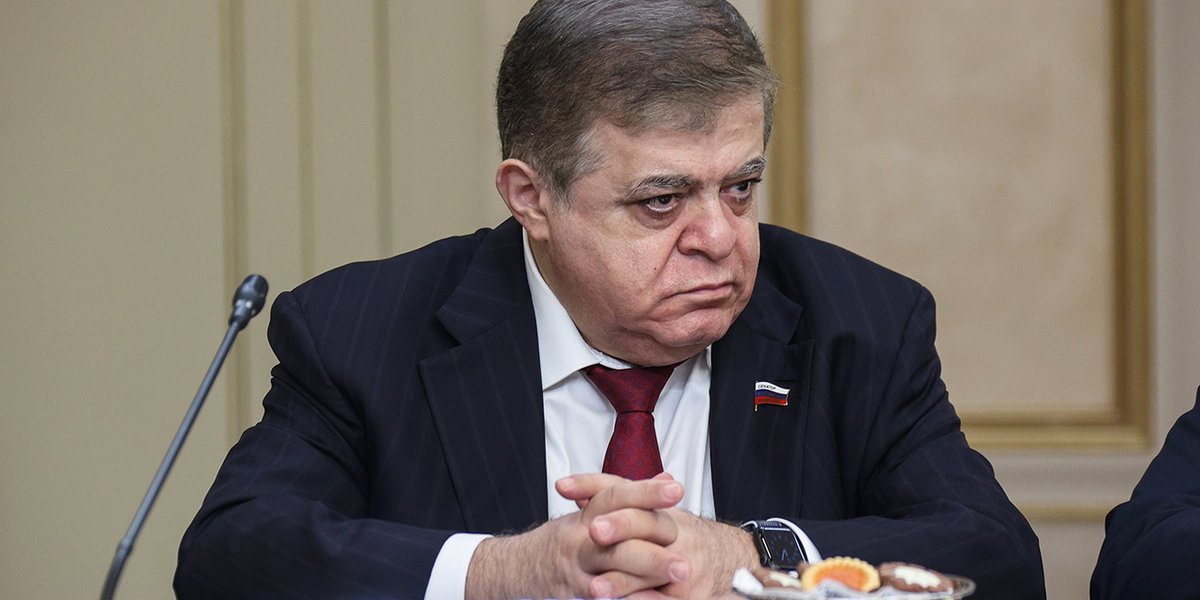 В Совфеде отвергли план Киева: «гарантии» названы аферой, а Зеленскому посоветовали помолчать В Совфеде отвергли план Киева: «гарантии» названы аферой, а Зеленскому посоветовали помолчать