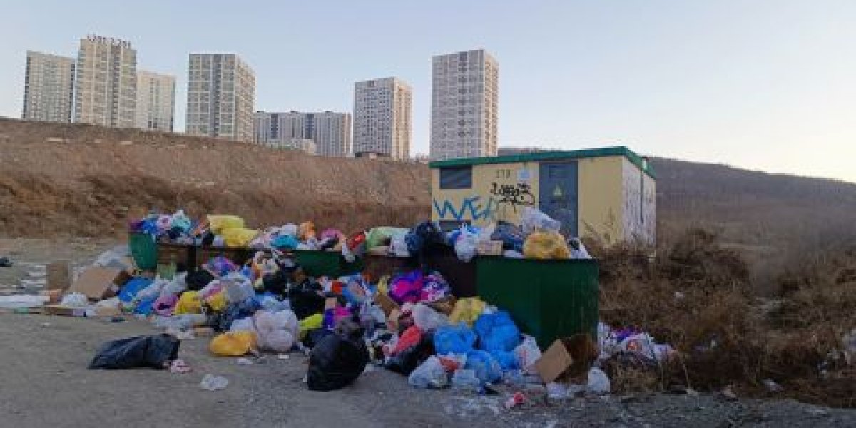Свалка тлеет - мусор лежит: перебои с вывозом ТКО продолжаются во Владивостоке