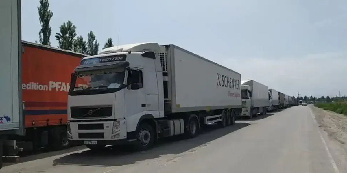 «Закрыть границу для России!»: заявление Путина о грузовиках на границе довело киргизов до истерики
