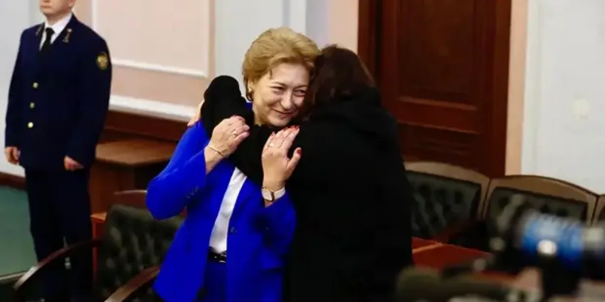 "Как - невменяемая? Она была доверенным лицом Путина!" Лурье победила Долину. Хроника Суда. Но что сказал прокурор?