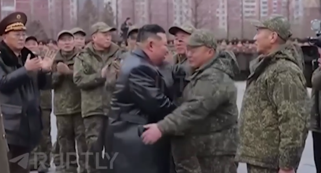 Бойцы не смогли сдержать рыданий. Ким склонил голову