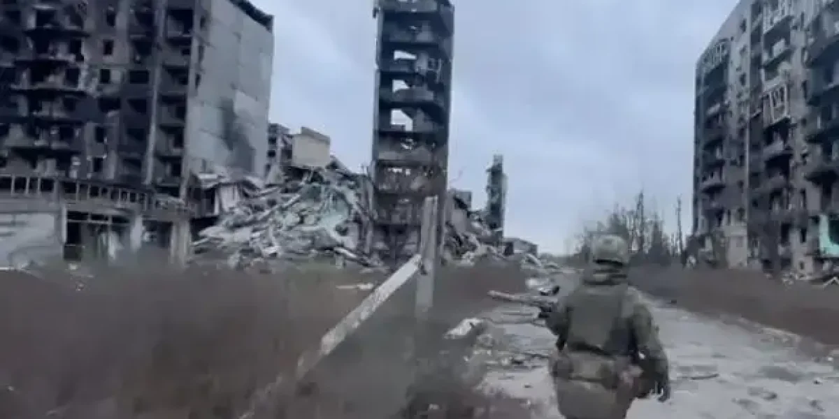 "Нас тяжело штурмануть, я все вокруг заминировал. Будем стоять до талого". Боец - из окружения в Купянске