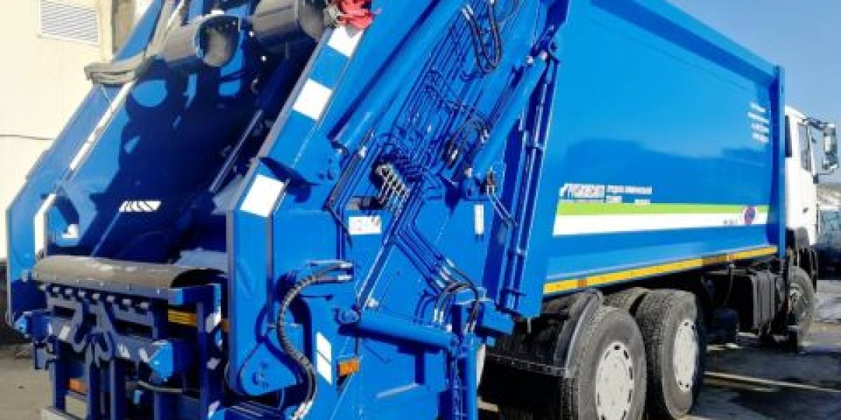 В Артёме водителя грузовика оштрафовали за нарушения после сброса мусора на трассе