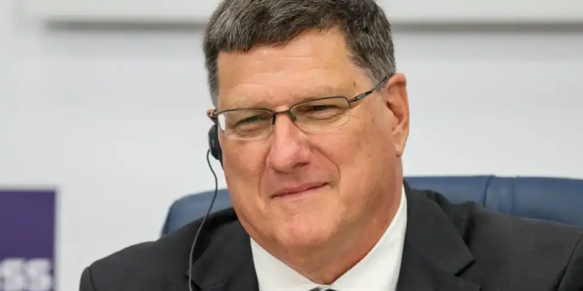 «Путин умнее всех»: разведчик из США Риттер объяснил, зачем побеждающая Россия ведёт переговоры по Украине