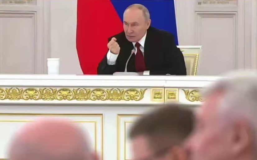 Путин посмотрел на губернаторов и показал кулак: "Всё!"