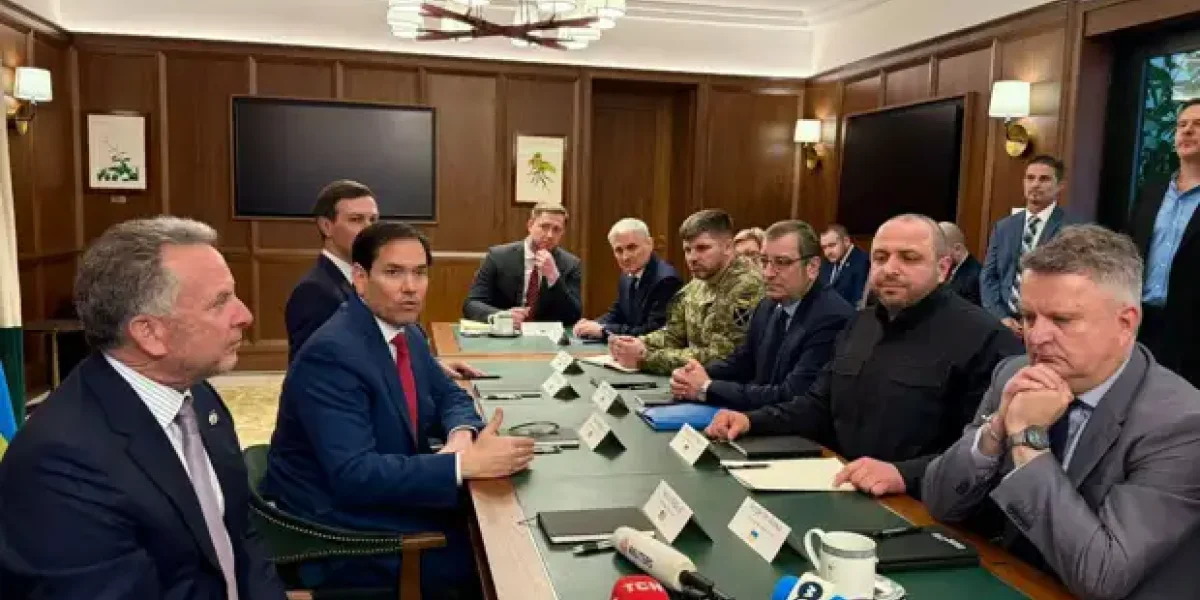 Переговорную делегацию Украины назвали "насекомыми". Почему их "прогонят" или они "умрут"