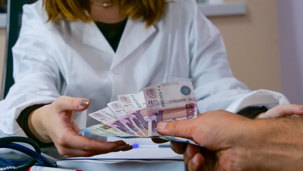«Не лечи бесплатно»? Почему россияне стали поддерживать совет Гиппократа