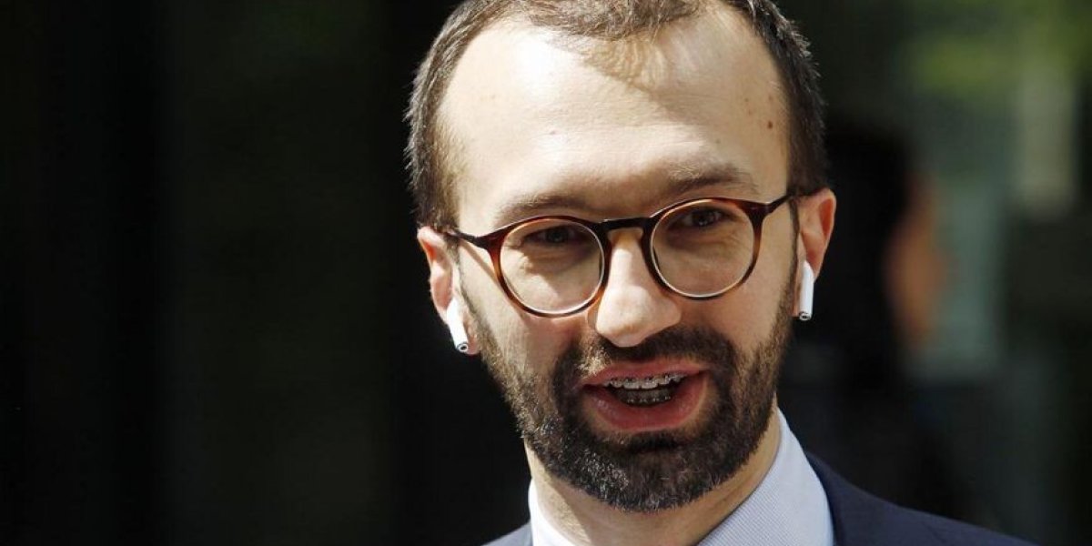 &laquo;Подоляк и Лещенко уволены. На Украине создан теневой Офис. И нелегитимность Зеленского умножилась&raquo;: Онуфриенко