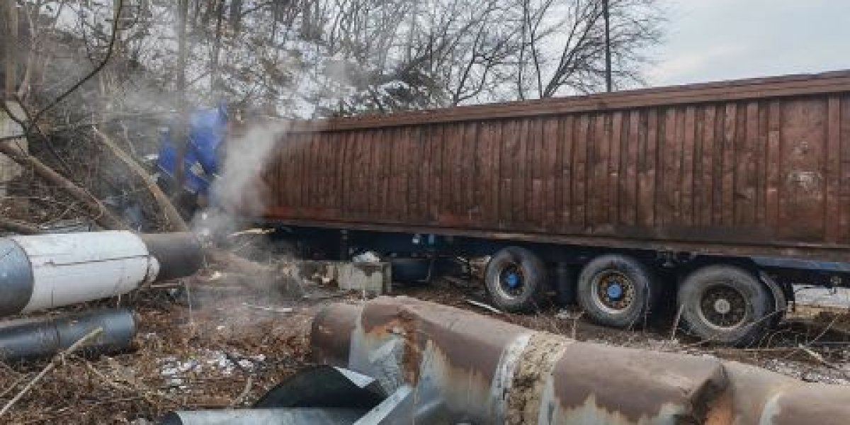 Водитель грузовика оставил без отопления 7 тысяч приморцев