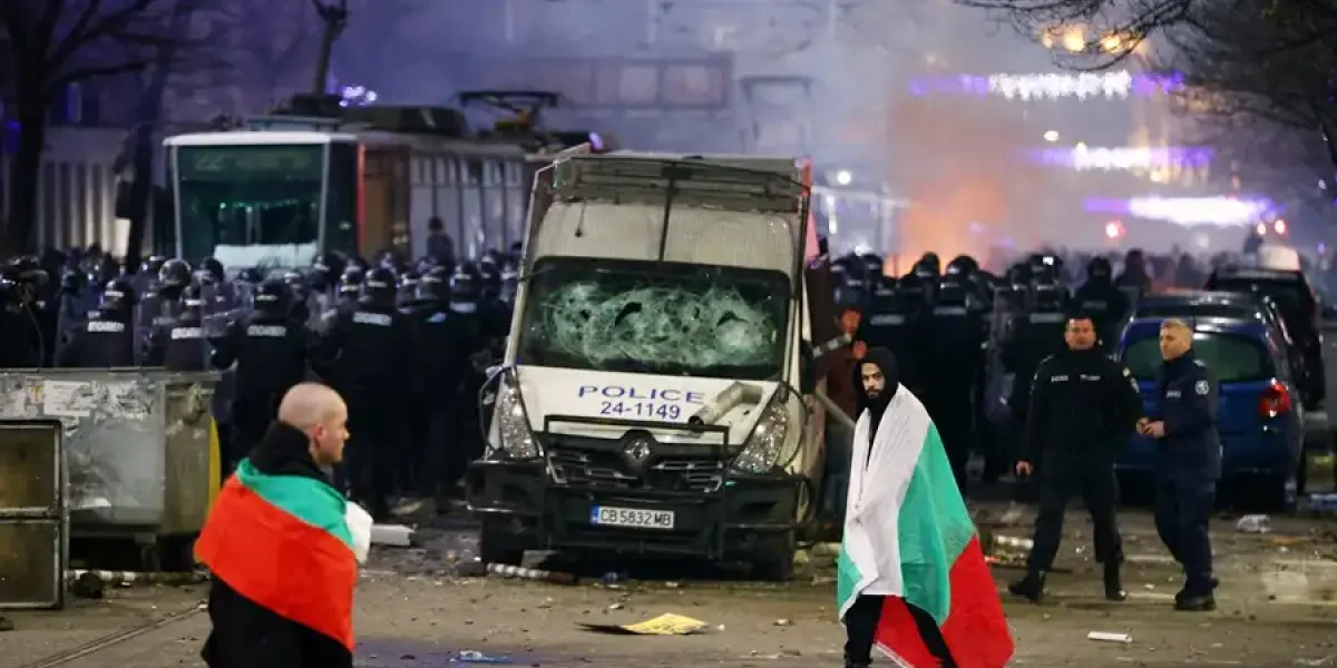 Доигрались: жители Болгарии вышли на массовые антиправительственные протесты