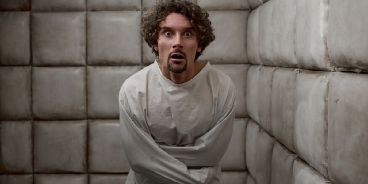 Тренд безумцев: молодежь симулирует психоз ради койки в «дурке»