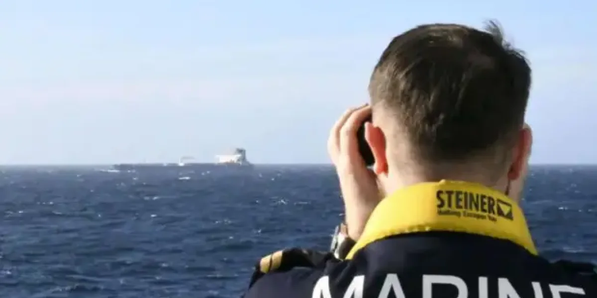 Макрон: "Мы захватили танкер. Он - русский". Зеленский: "Их корабли могут утонуть у Гренландии" Макрон: "Мы захватили танкер. Он - русский". Зеленский: "Их корабли могут утонуть у Гренландии"