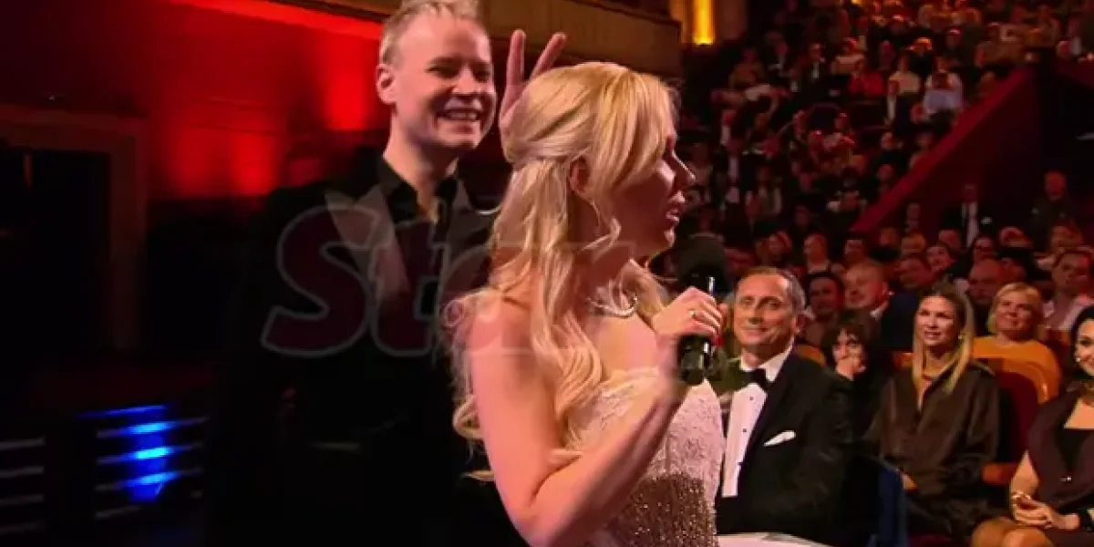 А потом SHAMAN показал ей "рожки". Глупая выходка мужа взбесила Мизулину. "Совсем страх потерял?" А потом SHAMAN показал ей "рожки". Глупая выходка мужа взбесила Мизулину. "Совсем страх потерял?"