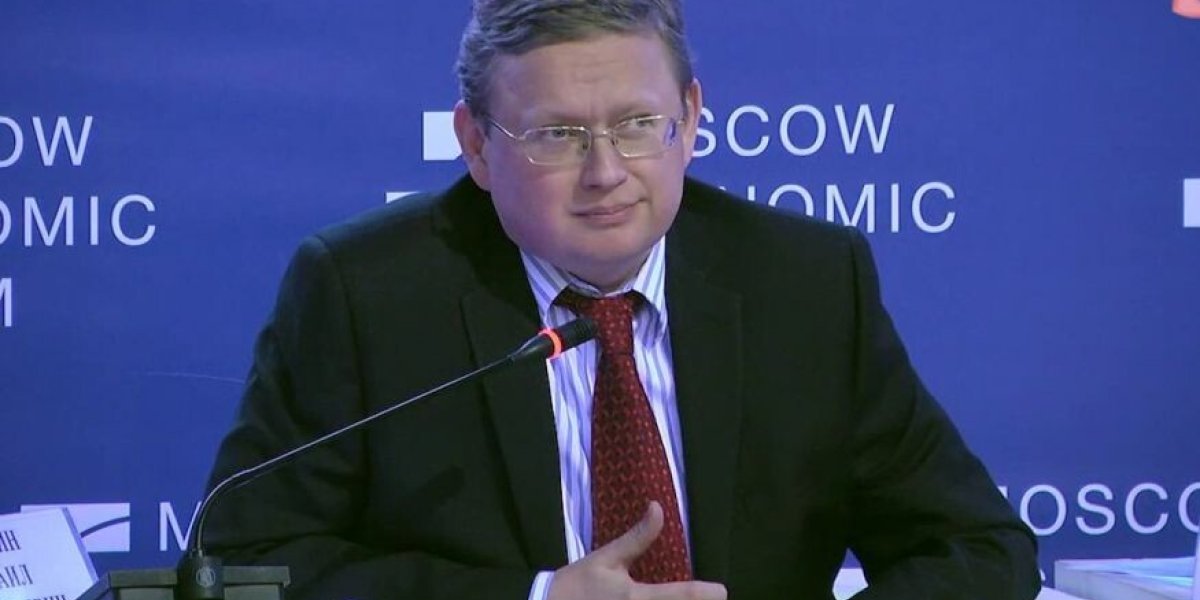 Премьер Британии Кир Стармер высмеял Макрона за выступление в очках на Давосском форуме