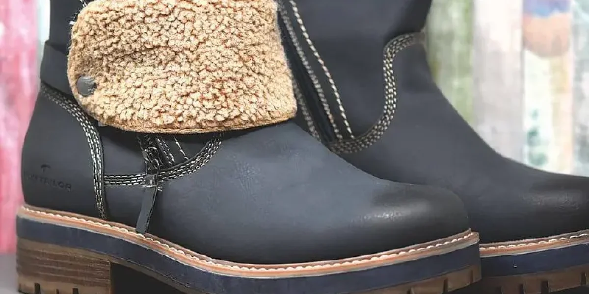 Беру кусочек этого и натираю зимнюю обувь: есть в каждом доме и защитит от декабрьской слякоти &mdash; армейский метод