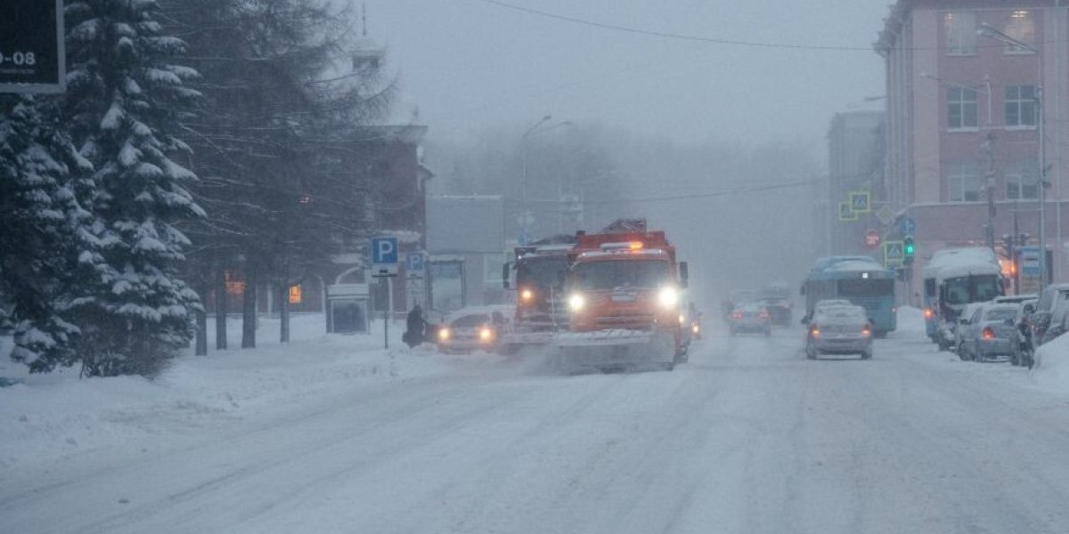 В Сибири до -60 °C: Россияне соревнуются морозами, на Урале авария без света