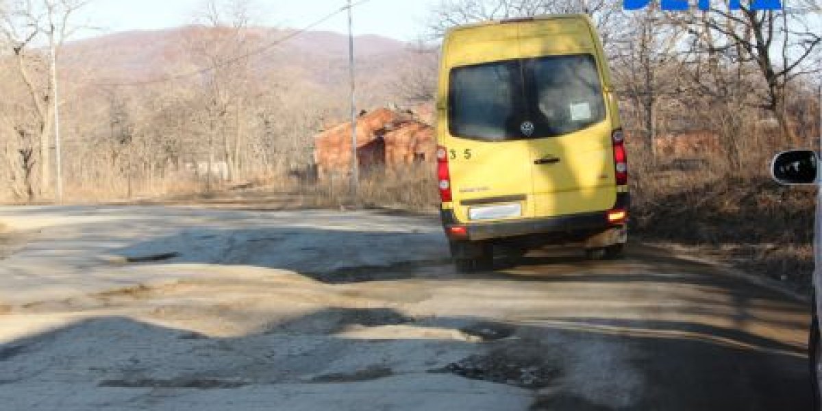 Систематические поломки автобусов мешают жителям острова Русский возвращаться домой