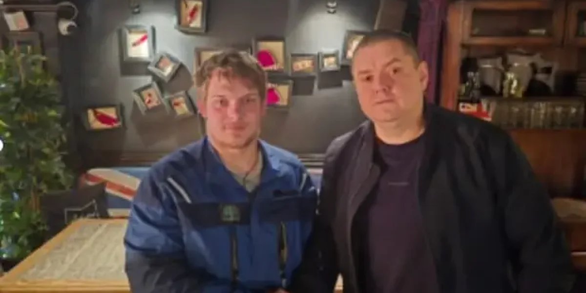 "Ты о… мой телефон трогать? Я тебя уволю". Учитель молча стоял и терпел унижения