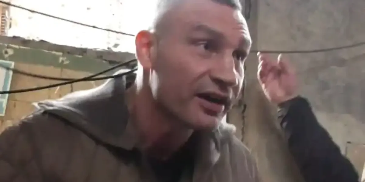 «А ты куда сбежал с сыновьями-уклонистами?»: на Украине отчитали Кличко за призыв покидать вымерзающий Киев