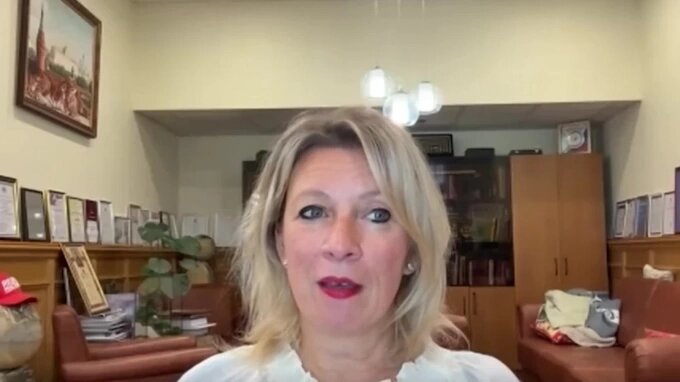 Может быть приболела?: Захарова похвасталась валенками на экспорт, а Китай запустил новую нейронку