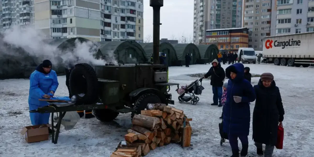 Апокалипсис на Украине дошел до предела: люди жгут костры из елок и спят в туалете