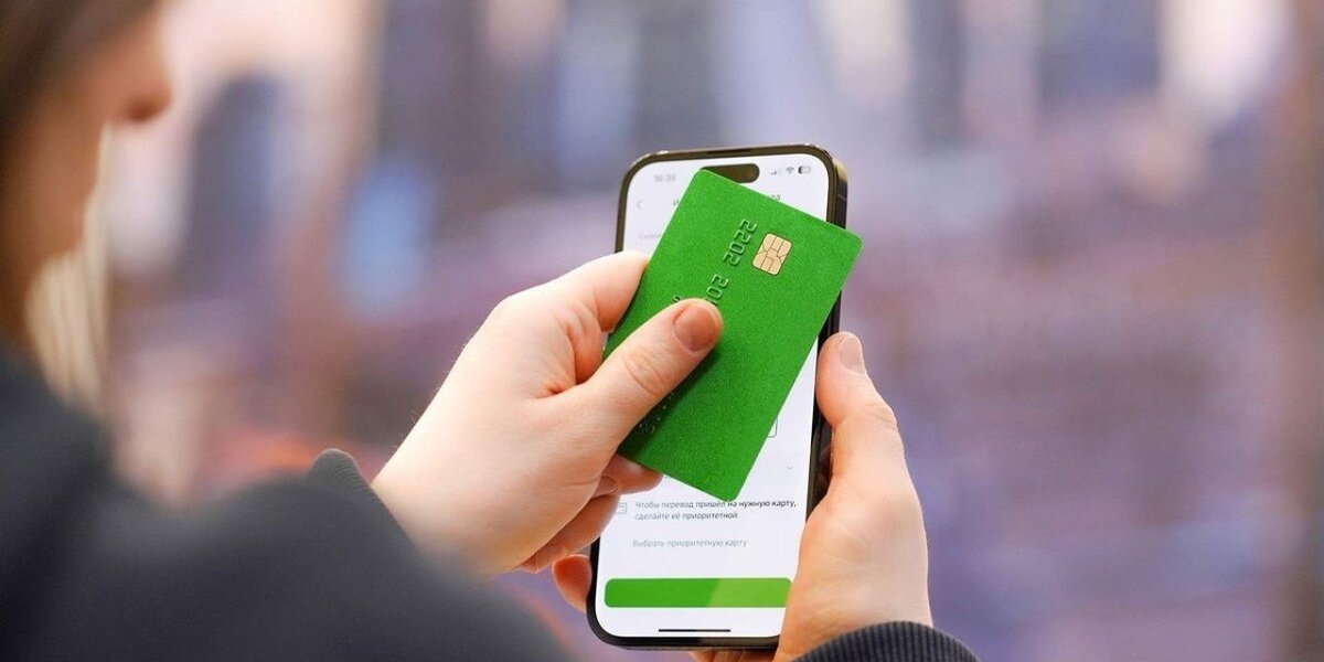 Россияне лишаются денег, прикладывая просто карту к телефону