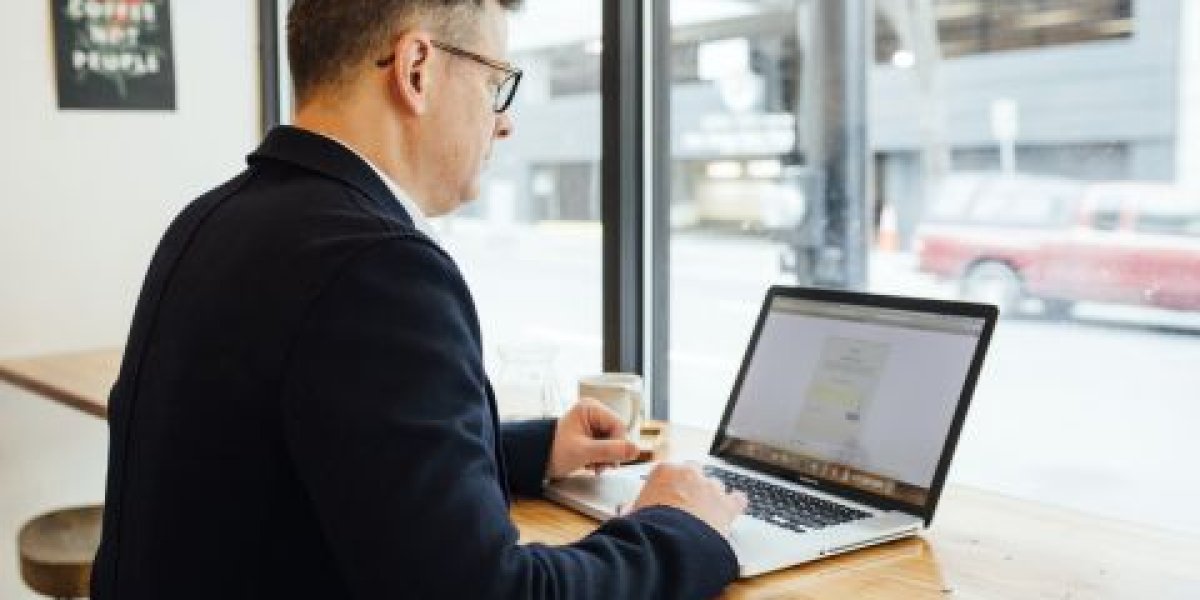 Названы профессии, для которых прогнозируют наибольший рост зарплат в 2026 году