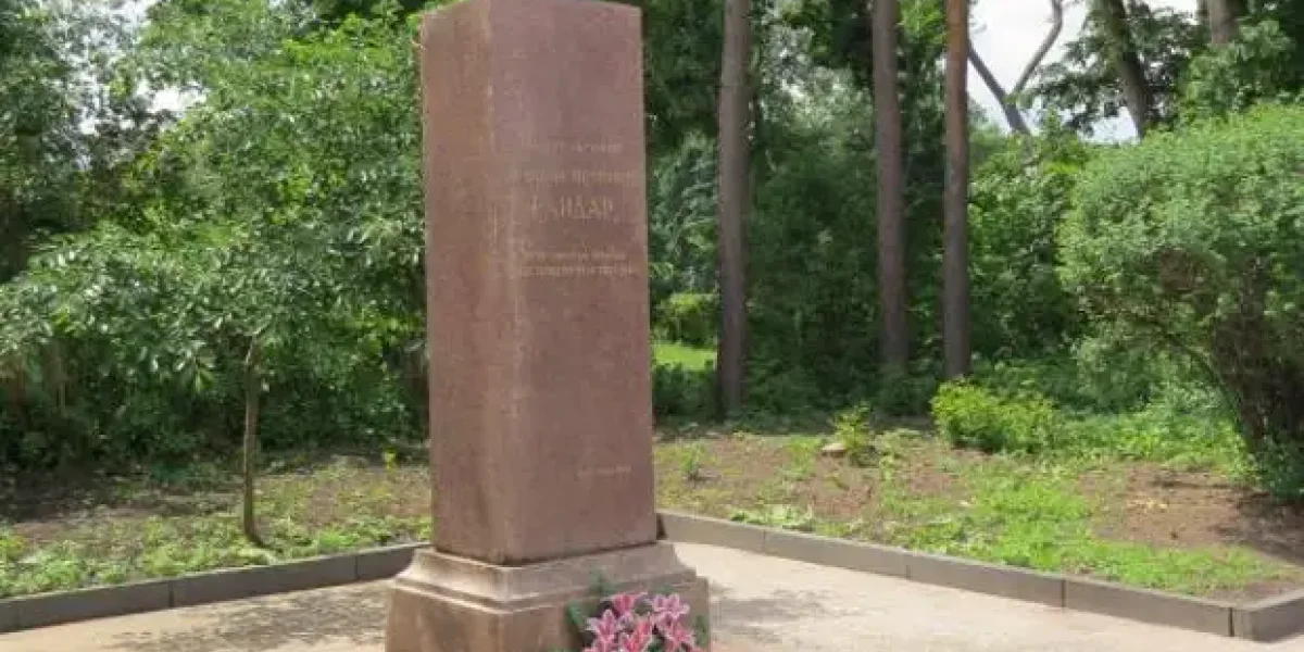 Почему утверждали, что Аркадий Гайдар был садистом и палачом? Почему утверждали, что Аркадий Гайдар был садистом и палачом?