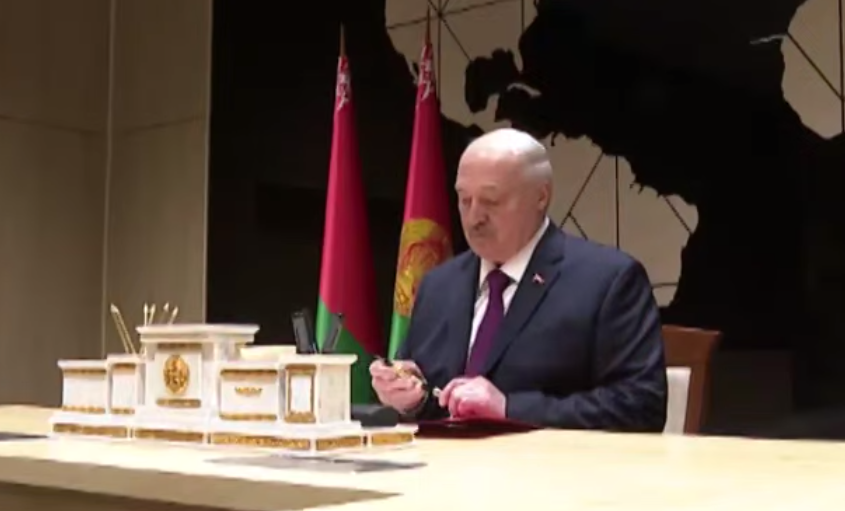 Батька – Госдепу: "Ваше Превосходительство". России маячит вторая Украина?