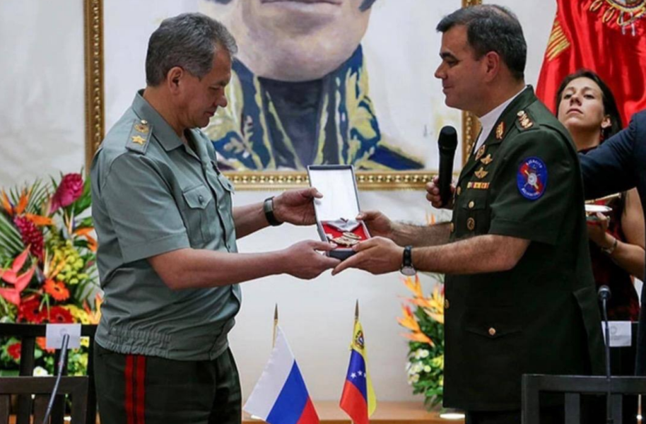Армию Мадуро "отравили" замы Шойгу? Ордена получены: Сценарий Каракаса Трамп подсмотрел в феврале 2022-го?
