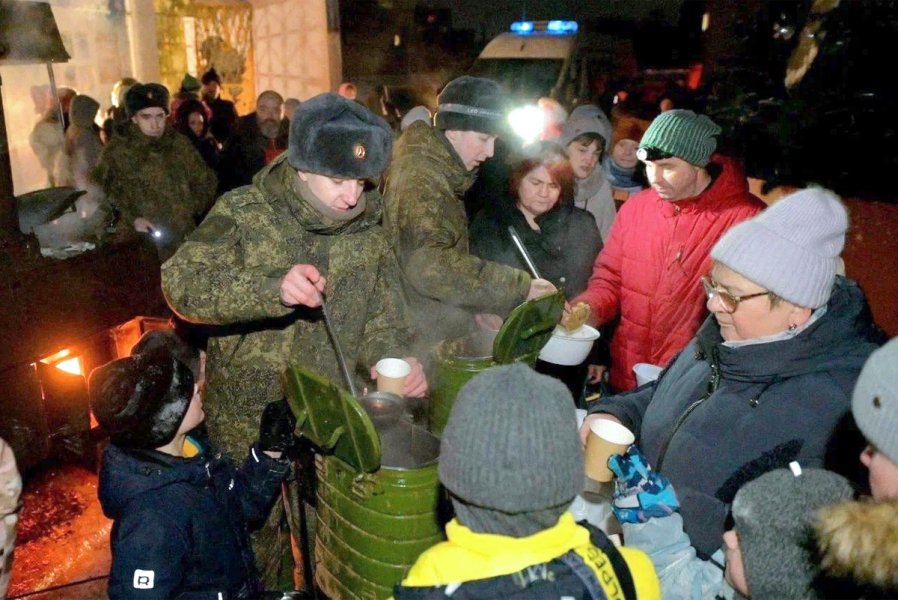 Для Бишкека Россия строит парки, а в Мурманске падают опоры от ветхости и люди мерзнут в темноте