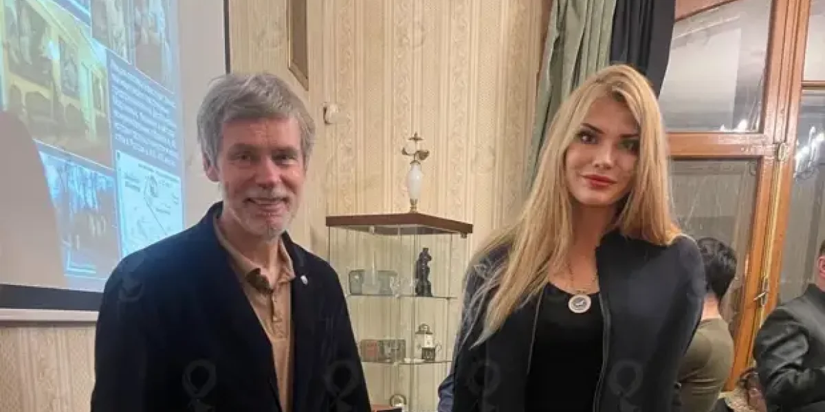 В "Ельцин-центре" показали спектакль, где Россия – сумасшедшая старуха на веревке. Письмо ушло Путину. Ждем В "Ельцин-центре" показали спектакль, где Россия – сумасшедшая старуха на веревке. Письмо ушло Путину. Ждем