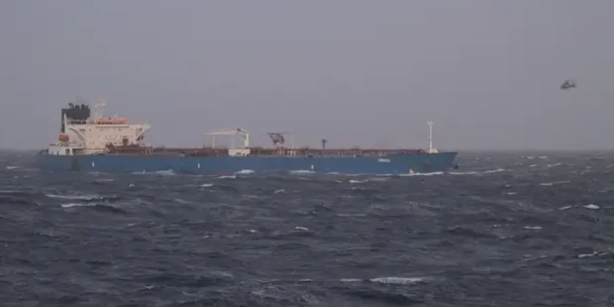 Макрон: "Мы захватили танкер. Он - русский". Зеленский: "Их корабли могут утонуть у Гренландии"