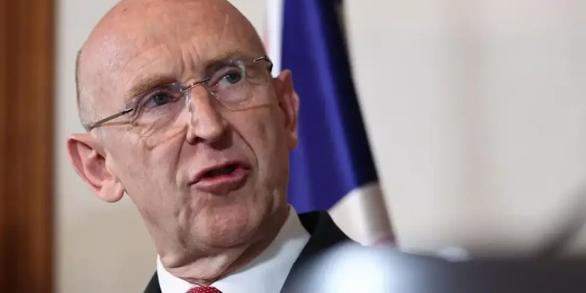 Настигло возмездие? Призывавший похитить Путина британский министр застрял в поезде на Украине