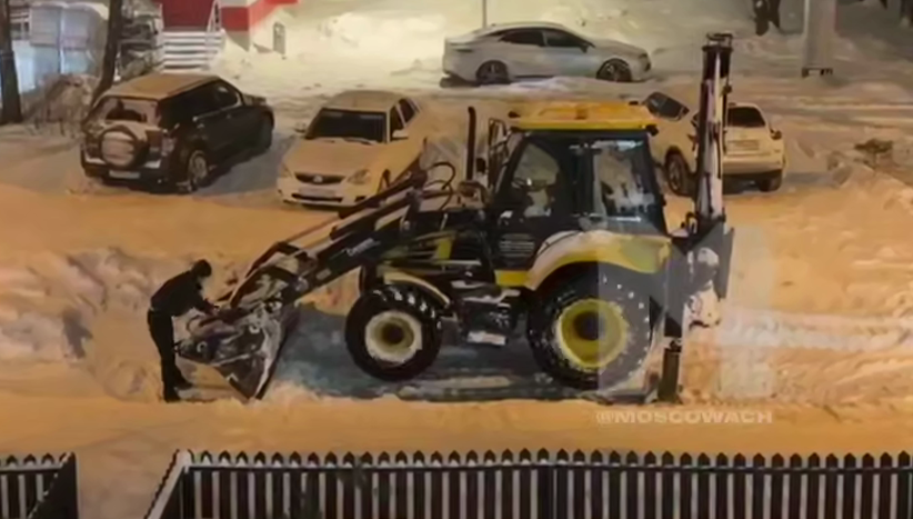 Русских поставили на колени. В снег! Москвичей выгнали на мороз с лопатами, деньги получили приезжие