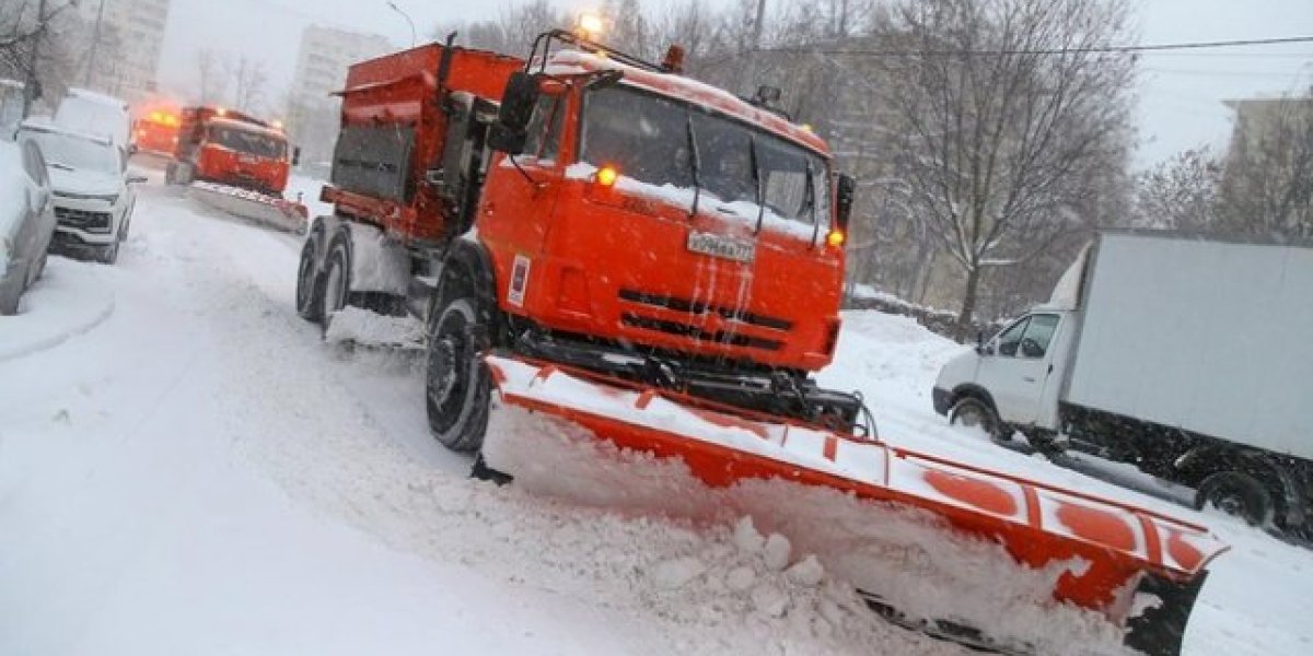 В Москве усилено проводится уборка улиц от снега В Москве усилено проводится уборка улиц от снега