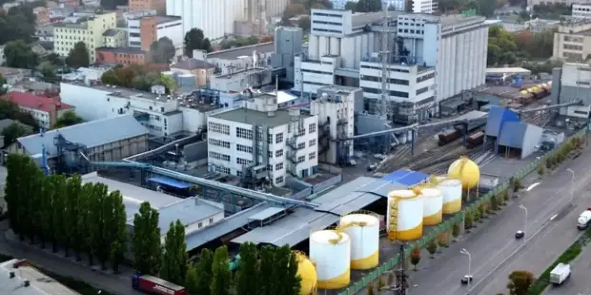 300 тонн "Олейны" растеклись по Днепропетровску. Россия ударила по заводу США на Украине