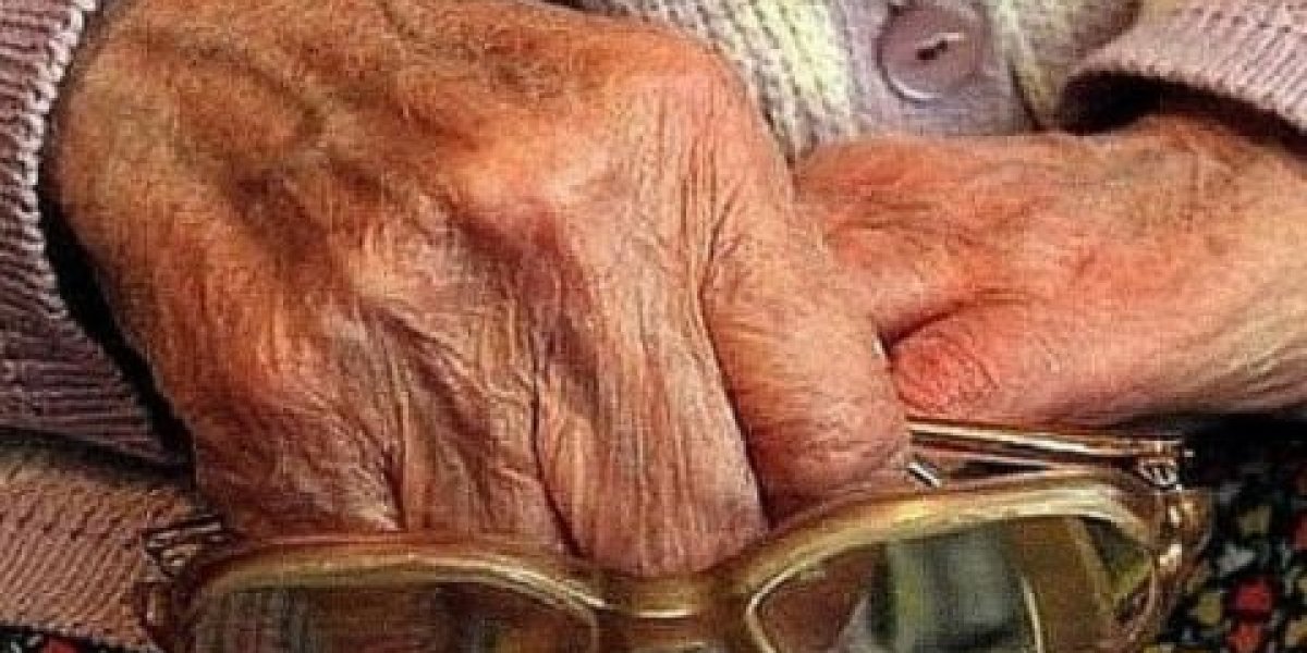 Пенсионерка в Приморье отдала полтора миллиона рублей мошеннику-курьеру