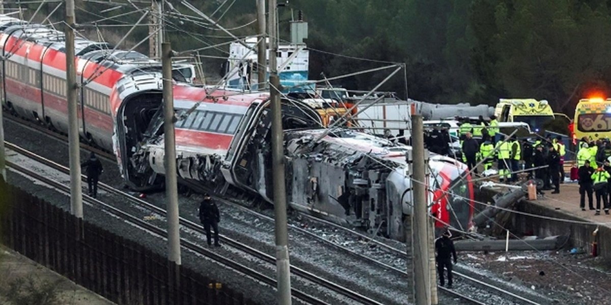 Мощный взрыв при крушении поездов в Испании попал на видео (ВИДЕО)