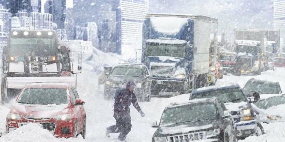 Американцы в панике скупили ВСЁ перед апокалипсисом. Пустые полки и снегопад века — хаос в США