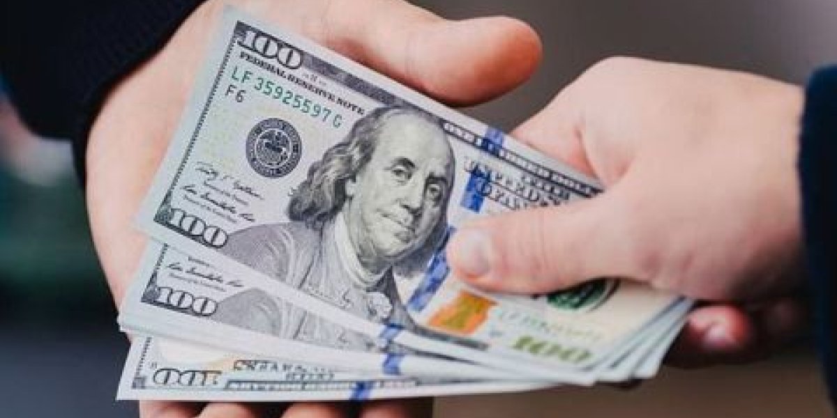 Какие доллары не получится продать, предупредил эксперт