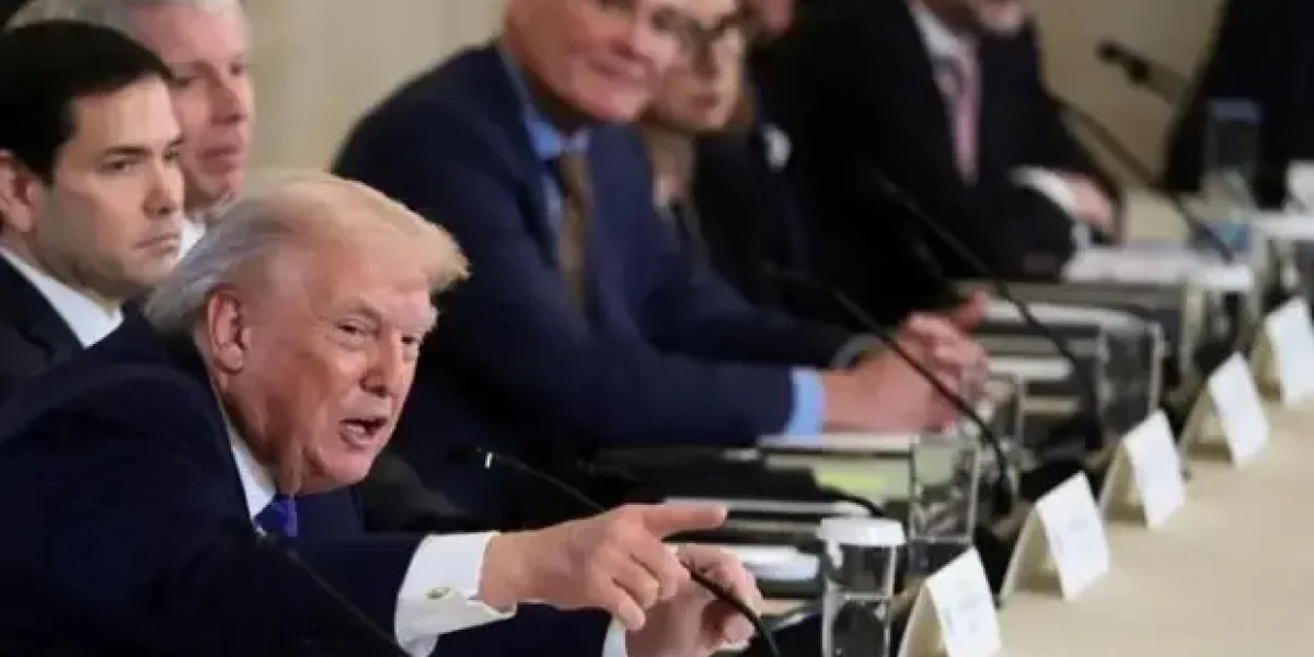 Трамп "сошёл с ума" во время совещания. А нефтяники США вообще сказали ему, что венесуэльская нефть им не нужна