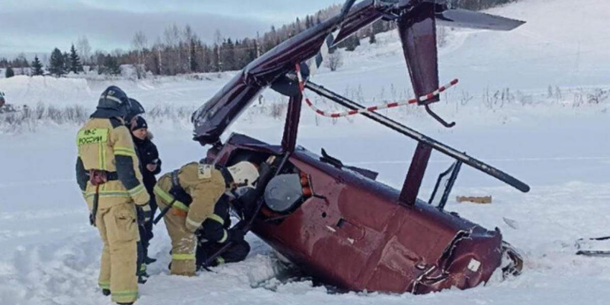 В Пермском крае при падении частного вертолета погибли два человека